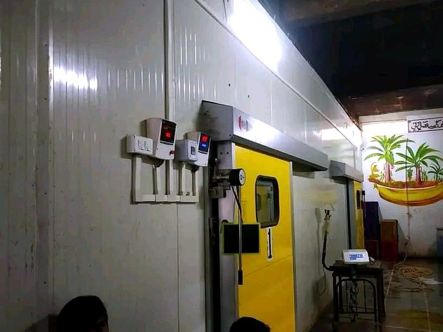 Multi-chamber cold storage corridor