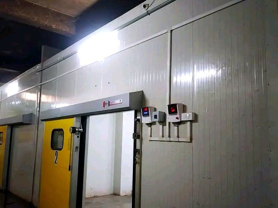 Cold storage corridor with insulated doors