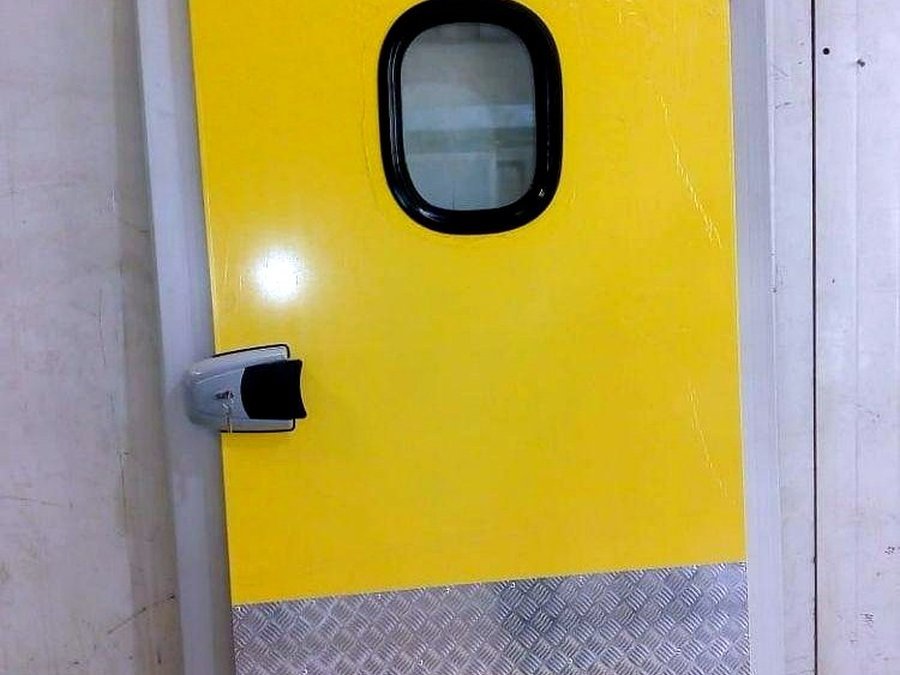 Insulated cold room doors and panels